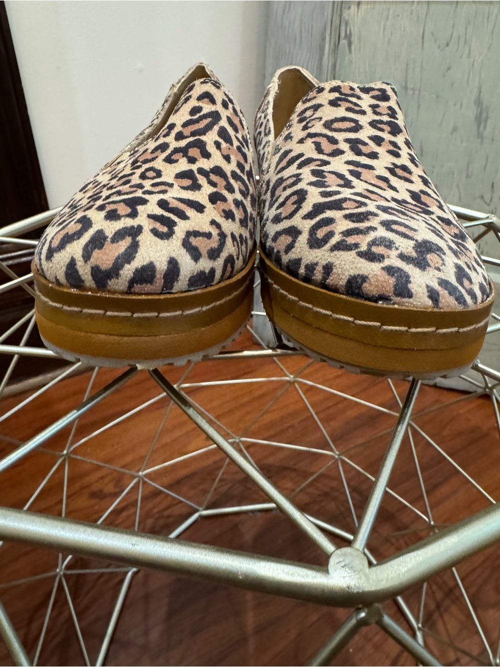 Toms Leopard Printed Calf Hair Slip-On Sneaker loafers size 9 - Picture 3 of 8